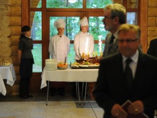 "X lat Fundacji". 06 czerwca 2009 r. Uroczystość wręczenie podziękowań w Pawilonie przy Leśnym Ośrodku Edukacyjno-Szkoleniowym SOSNA w Biłgoraj