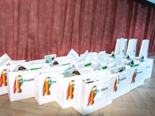 Fotorelacja z uroczystości wręczenia stypendiów 5/10/2016r. w auli LO im. ONZ