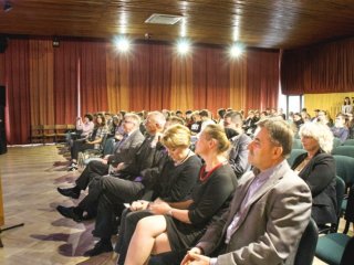 Fotorelacja z uroczystości wręczenia stypendiów 5/10/2016r. w auli LO im. ONZ