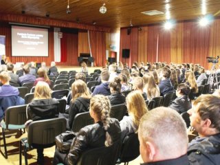 Fotorelacja z uroczystości wręczenia stypendiów 5/10/2016r. w auli LO im. ONZ