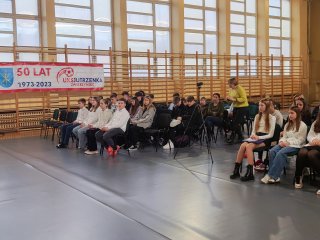 Debata Oxfordzka na temat &#34;Wolontariat jest bezinteresowny&#34; - Spotkania z wolontariuszami w Szkole Podstawowej w Zwierzyńcu